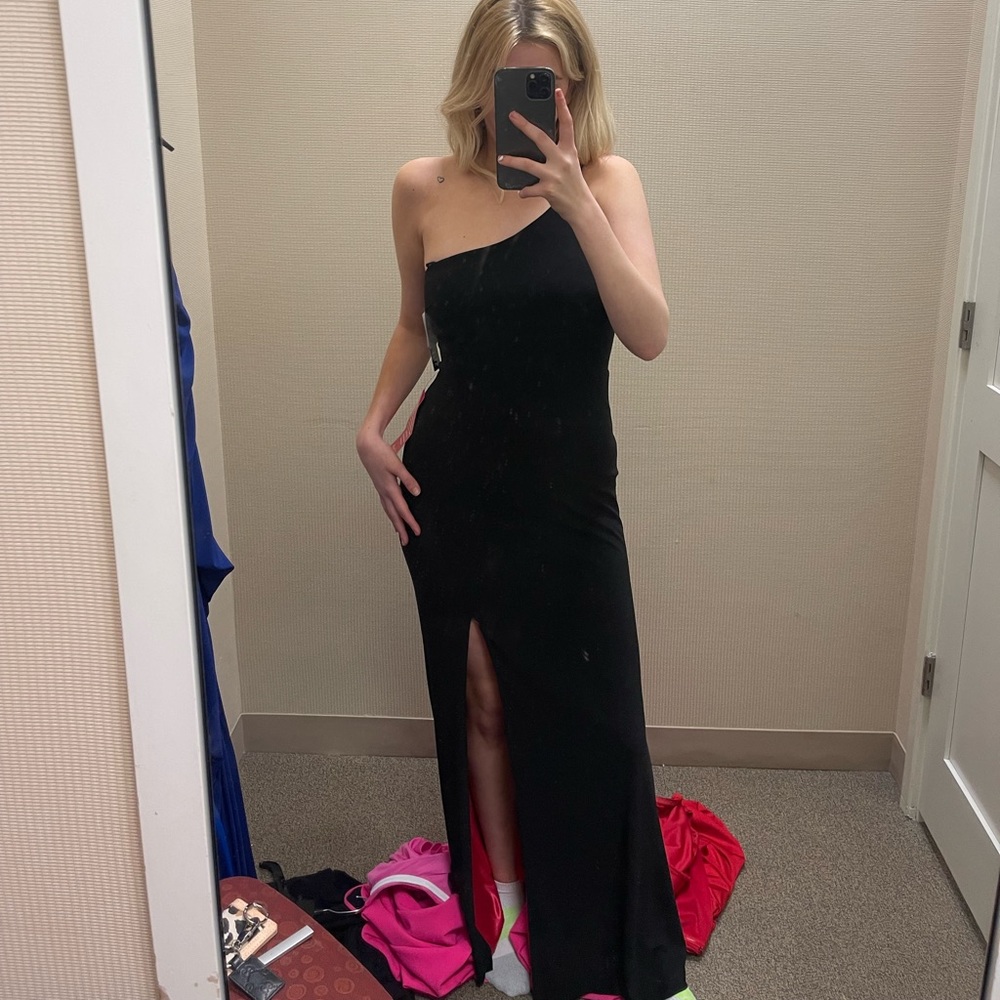 Black one shoulder prom dress/gown